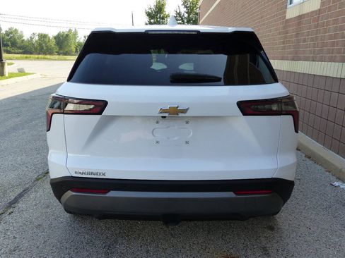 Used 2026 Chevrolet Equinox LT FWD image 9