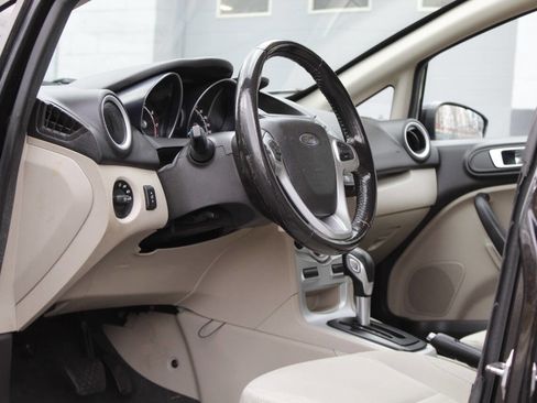 Used 2015 Ford Fiesta SE image 31