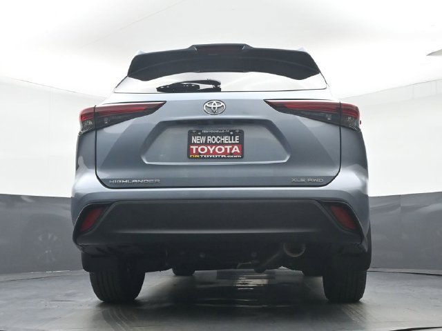 Used 2024 Toyota Highlander XLE AWD/4WD image 36