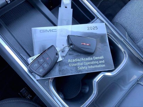 Used 2025 GMC Acadia Elevation FWD image 12