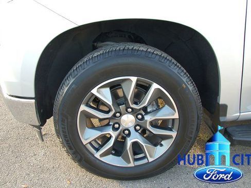 Used 2022 Chevrolet Silverado 1500 LT RWD image 9