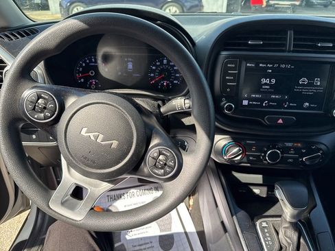 Used 2022 Kia Soul LX FWD image 12
