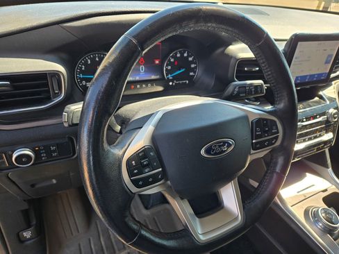 Used 2021 Ford Explorer Limited w/ Equipment Group 301A AWD/4WD image 9