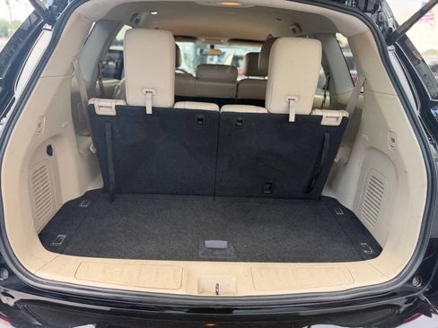 Used 2017 Nissan Pathfinder SL FWD image 19