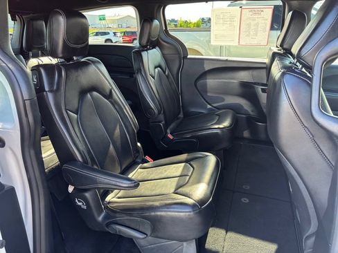 Used 2025 Chrysler Pacifica Select FWD image 29