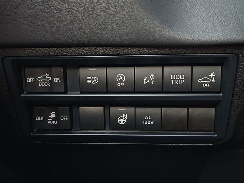 Used 2025 Toyota Tundra Platinum image 17