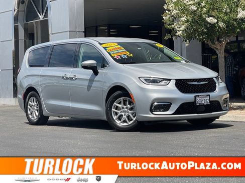 Used 2023 Chrysler Pacifica Touring-L FWD image 1