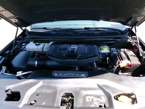 Certified 2024 Jeep Wagoneer Series II AWD/4WD image 20
