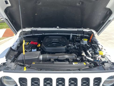 Used 2022 Jeep Wrangler Unlimited Sahara AWD/4WD image 13