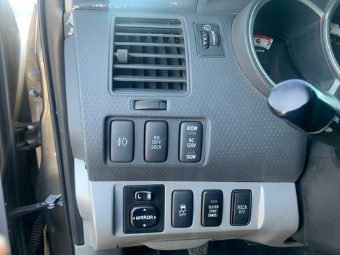 Used 2015 Toyota Tacoma 4x4 Access Cab V6 image 12