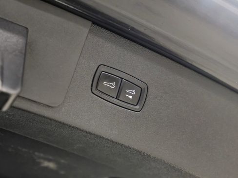 Used 2019 Porsche Cayenne Sport Utility 4D image 58