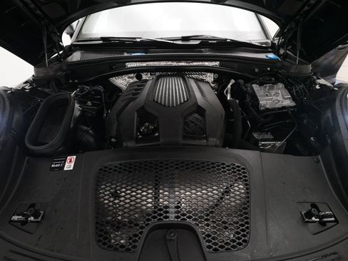 Certified 2026 Porsche Macan image 9