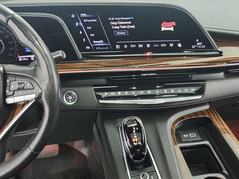 Certified 2022 Cadillac Escalade Premium Luxury AWD/4WD image 21