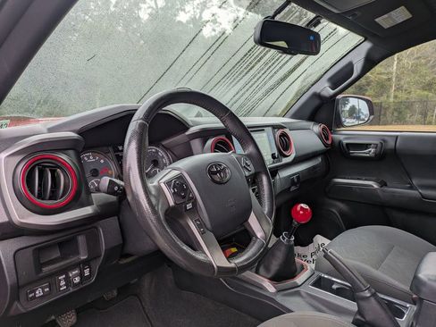 Used 2017 Toyota Tacoma SR5 image 12