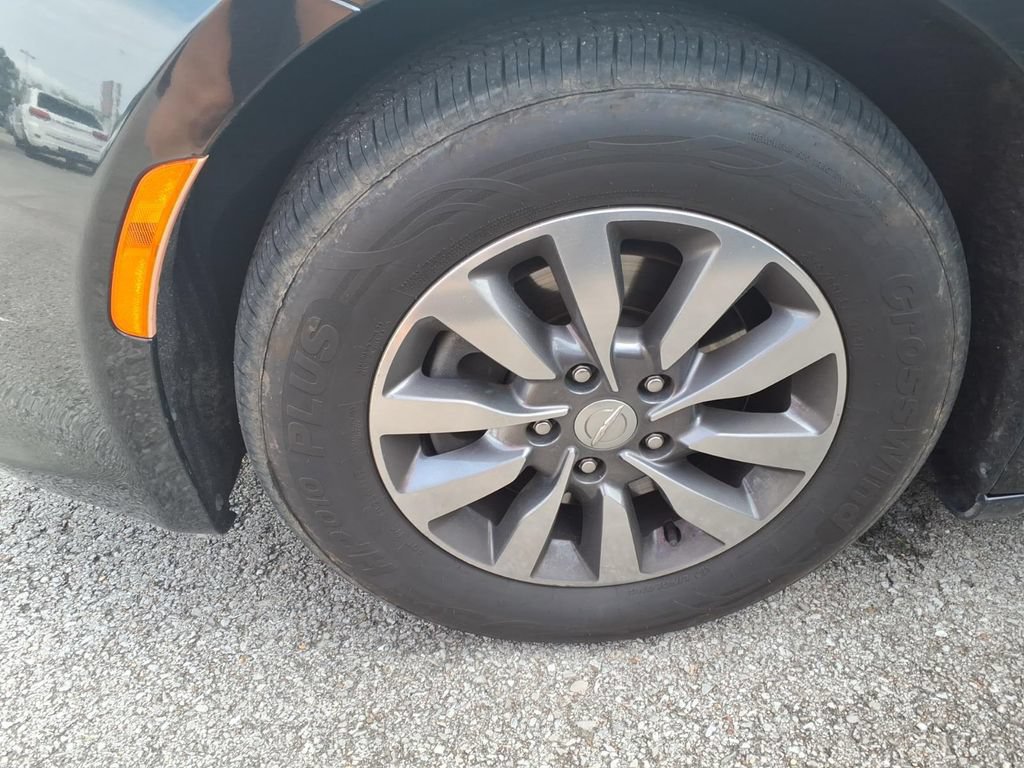 Used 2020 Chrysler Pacifica Touring-L Plus FWD image 6