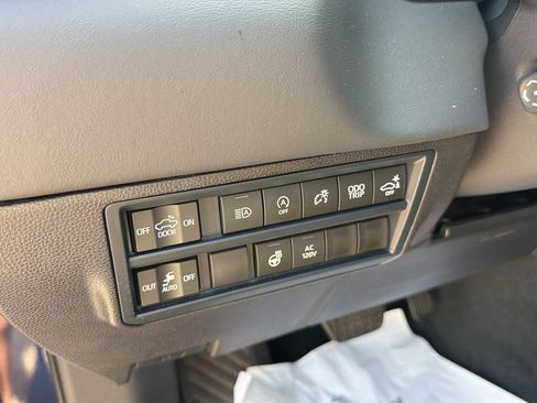 Used 2025 Toyota Tundra Platinum AWD/4WD image 24