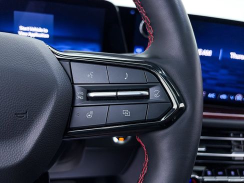 Used 2024 Chevrolet Traverse RS w/ LPO, Floor Liner Package image 32