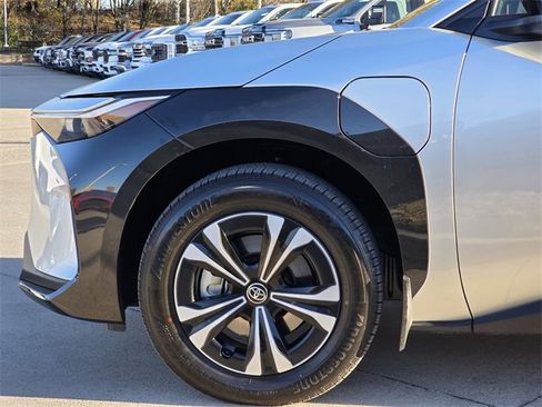 Used 2024 Toyota bZ4X XLE image 5