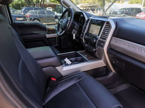 Used 2017 Ford F250 Lariat w/ Chrome Package AWD/4WD image 32