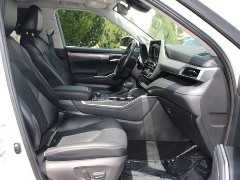 Used 2021 Toyota Highlander Platinum AWD/4WD image 10