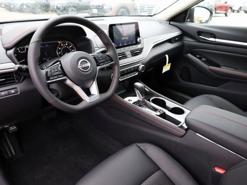 New 2025 Nissan Altima 2.5 SR image 10