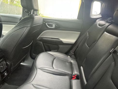 Used 2025 Jeep Compass Limited image 8