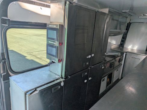 Used 2021 Mercedes-Benz Sprinter 4500 w/ Parking Package image 34