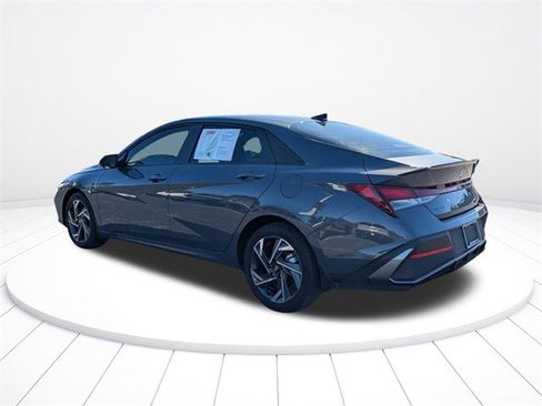 Used 2025 Hyundai Elantra Sport image 10