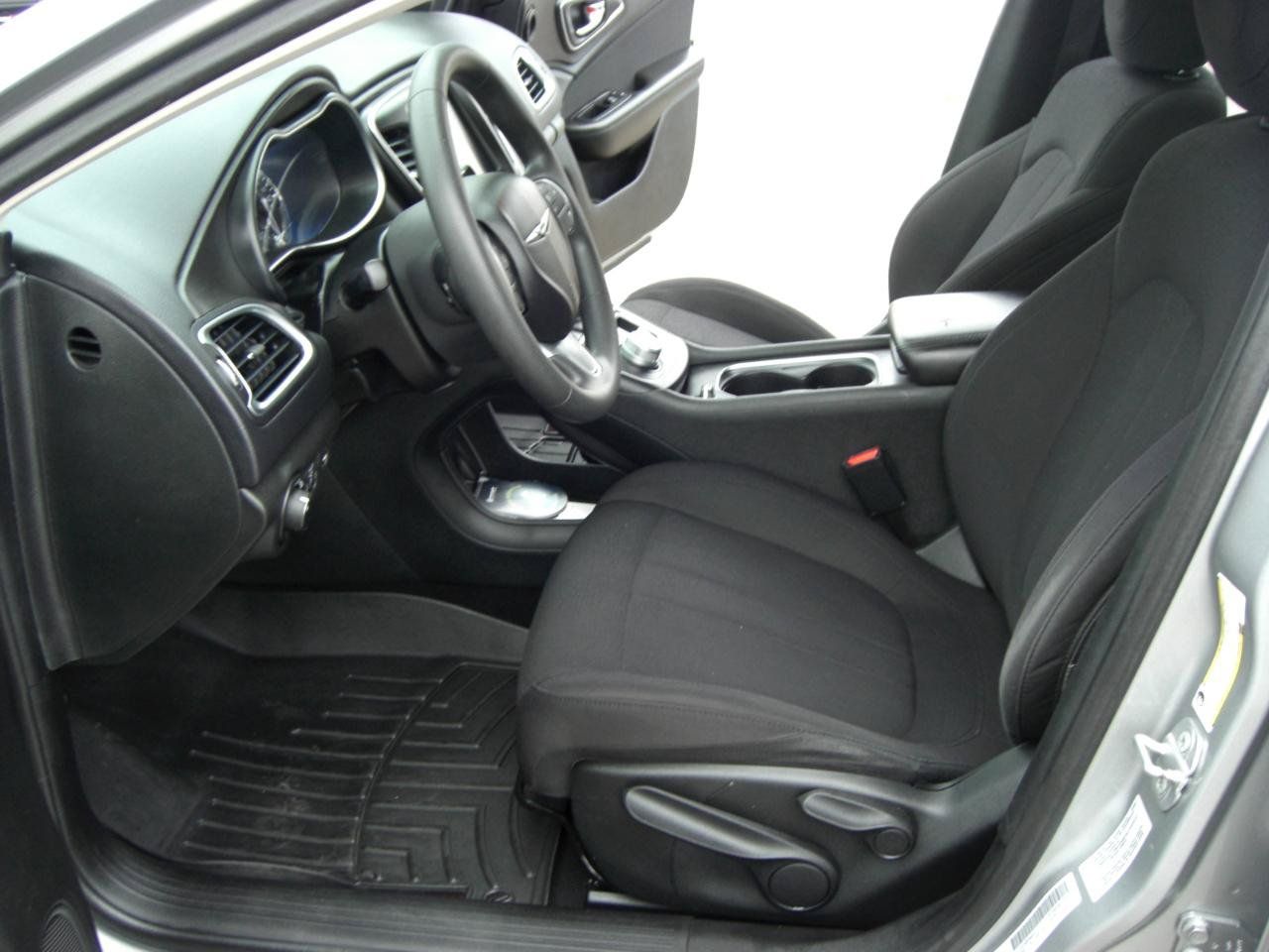 Used 2015 Chrysler 200 Limited FWD image 20