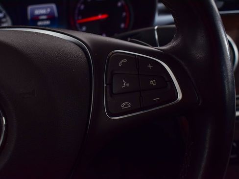 Used 2018 Mercedes-Benz GLC 300 4MATIC image 19