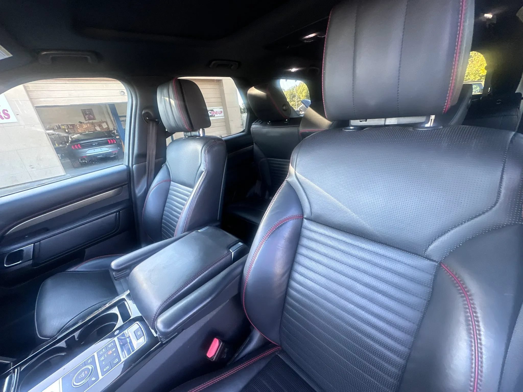 Used 2018 Land Rover Discovery HSE Luxury AWD/4WD image 15