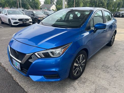 Used 2021 Nissan Versa SV FWD image 2