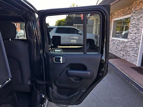 Used 2022 Jeep Gladiator Sport AWD/4WD image 16