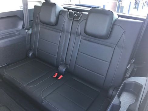 Used 2018 Volkswagen Tiguan SEL FWD image 8