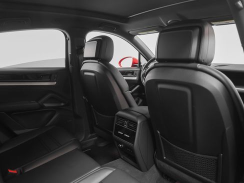 Certified 2024 Porsche Cayenne Coupe AWD/4WD image 23