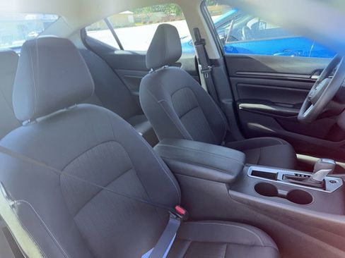 Used 2025 Nissan Altima 2.5 SV FWD image 3
