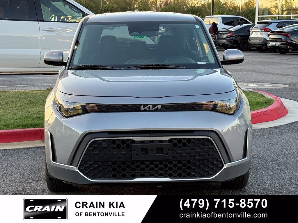 Used 2025 Kia Soul LX w/ LX Technology Package FWD image 2