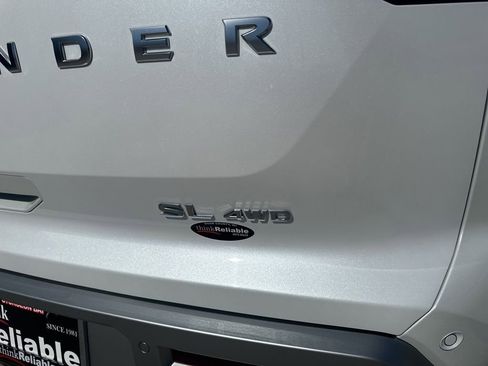Used 2025 Nissan Pathfinder SL AWD/4WD image 18