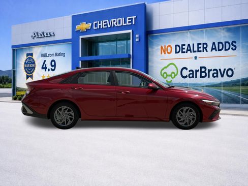 Used 2024 Hyundai Elantra SEL FWD image 8