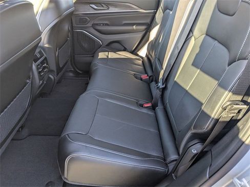 New 2025 Jeep Grand Cherokee Overland image 27