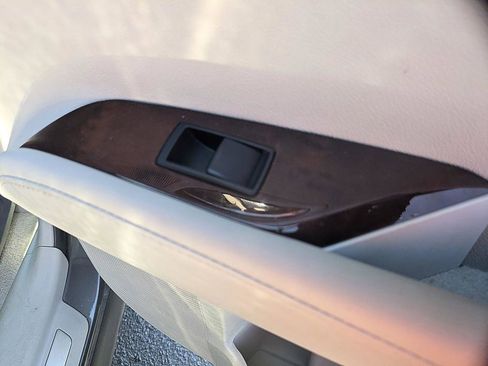 Used 2011 Lexus RX 350 2WD w/ Premium Pkg image 38