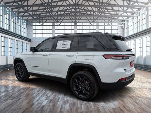 New 2025 Jeep Grand Cherokee Limited image 6