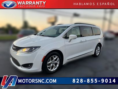 Used 2017 Chrysler Pacifica Touring-L w/ Tire & Wheel Group