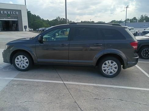 Used 2020 Dodge Journey SE w/ SE Popular Equipment Group FWD image 11