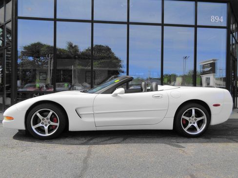 Used 2001 Chevrolet Corvette Convertible w/ Preferred Equipment Group2 RWD image 8