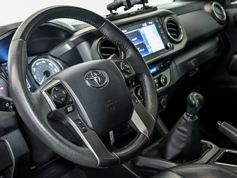 Used 2023 Toyota Tacoma TRD Off-Road w/ TRD Premium Off Road Package AWD/4WD image 16
