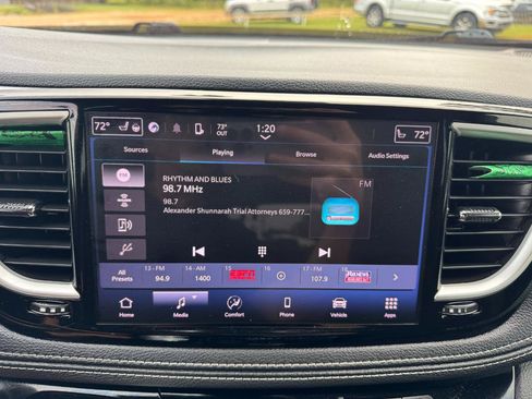 Used 2023 Chrysler Pacifica Touring FWD image 29