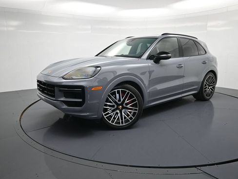Used 2024 Porsche Cayenne Turbo AWD/4WD image 35
