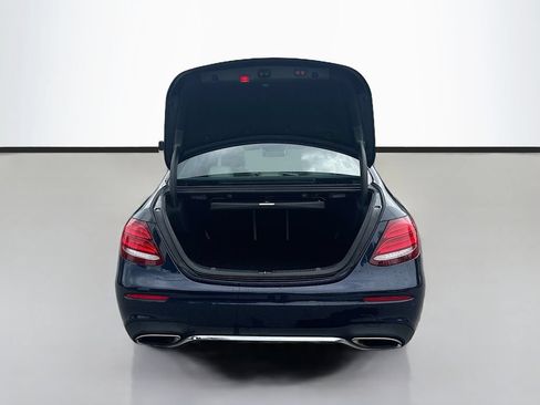 Used 2017 Mercedes-Benz E 300 4MATIC image 9
