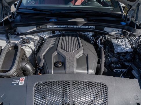 New 2026 Porsche Macan image 17